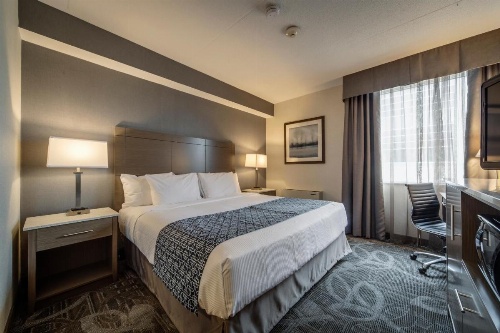 Monte Carlo Inns Airport Suites image 10