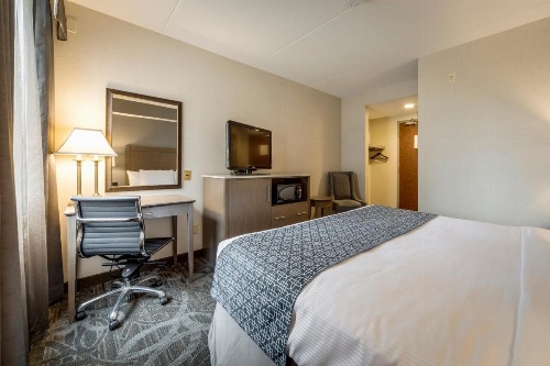 Monte Carlo Inns Airport Suites image 13