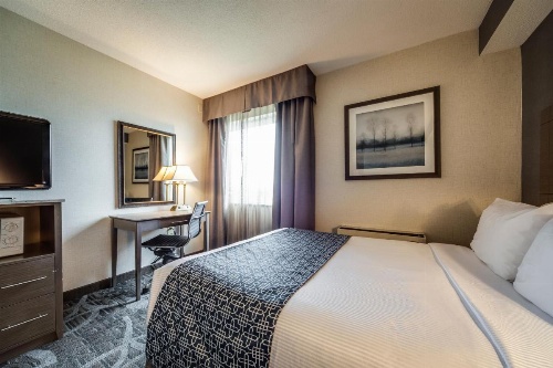 Monte Carlo Inns Airport Suites image 15