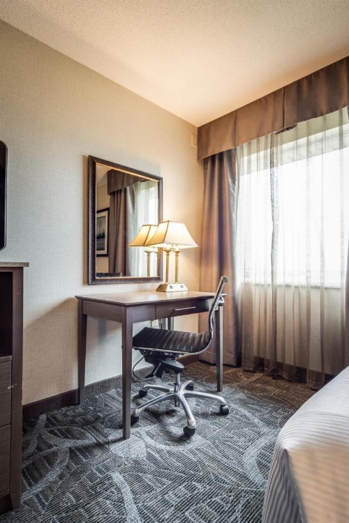 Monte Carlo Inns Airport Suites image 16