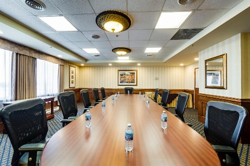 Monte Carlo Inns Airport Suites image 2