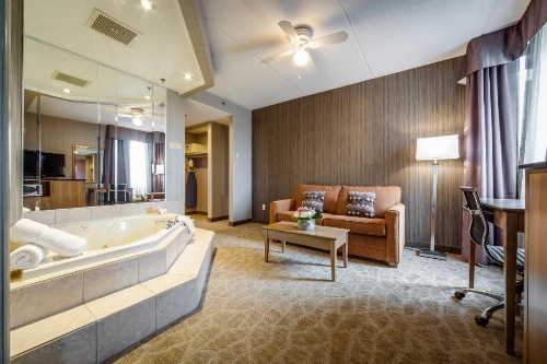 Monte Carlo Inns Airport Suites image 29