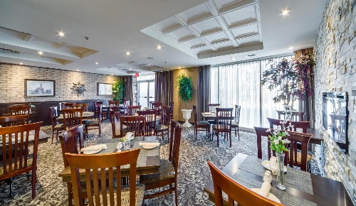 Monte Carlo Inns Airport Suites image 3