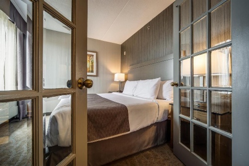 Monte Carlo Inns Airport Suites image 30