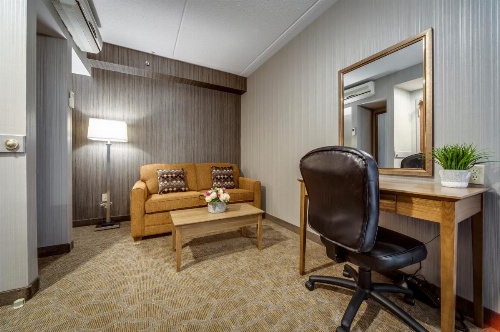 Monte Carlo Inns Airport Suites image 33