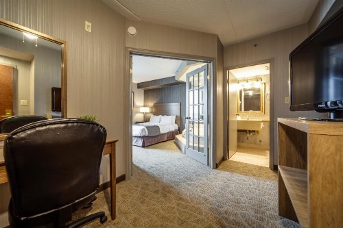 Monte Carlo Inns Airport Suites image 34