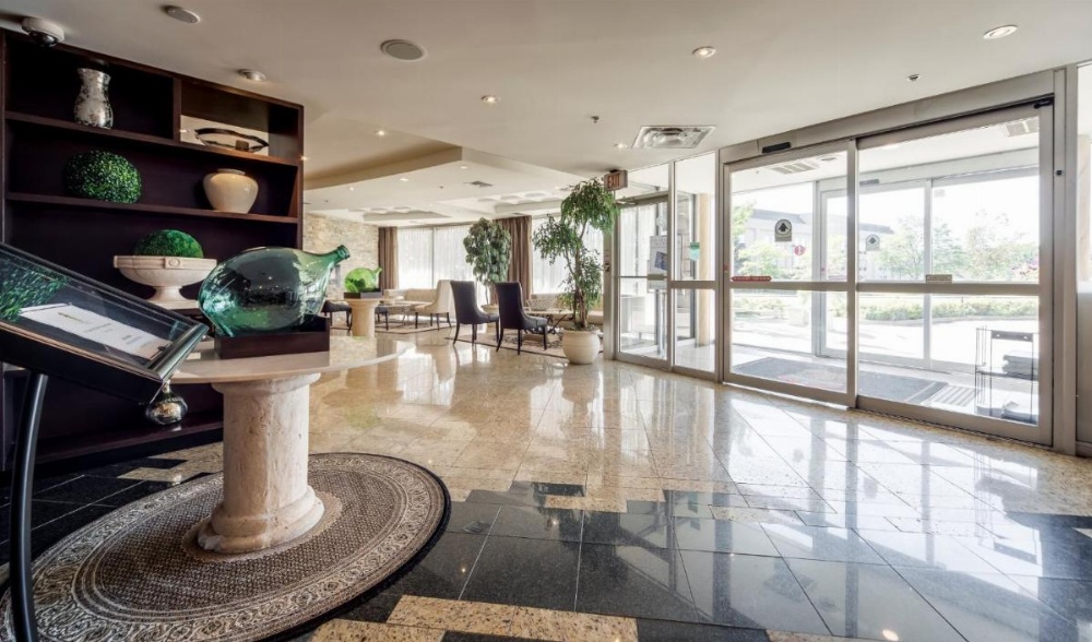 Monte Carlo Inns Airport Suites Image 39