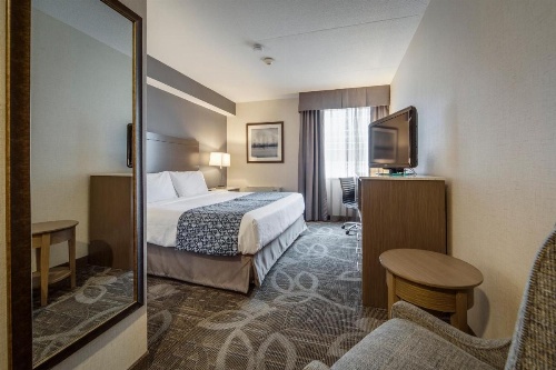 Monte Carlo Inns Airport Suites image 9